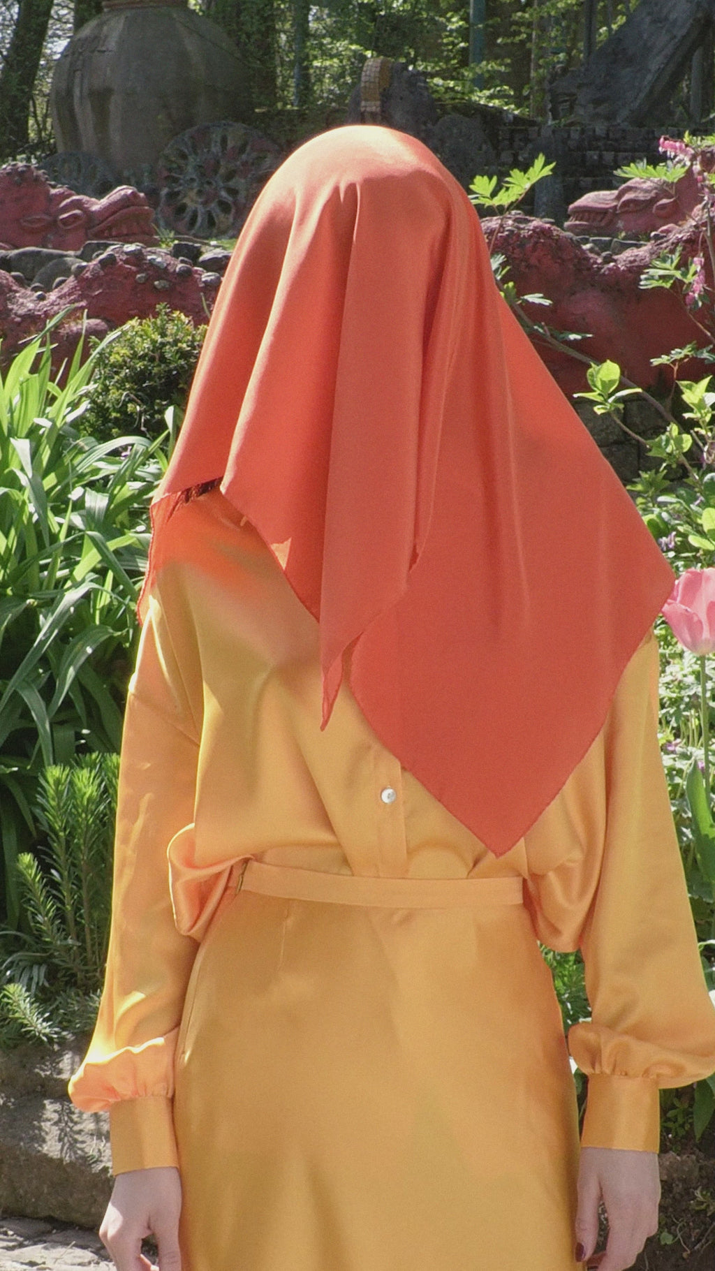 Silk scarf: printed in Italy, '90s and Pop-Art, surplus silk, hand-rolled in Switzerland.